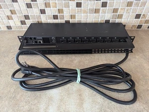CyberPower PDU41001 8-gniazdowy 1U Rachmount Przełączana jednostka rozdzielcza mocy - Zdjęcie 1 z 7