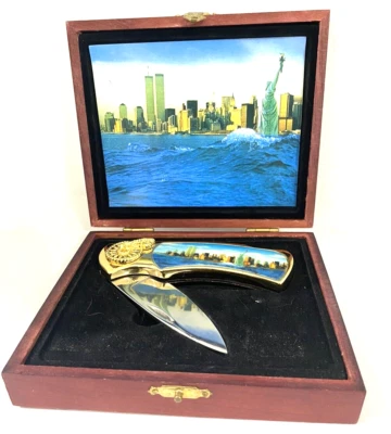 Commemorative New York City  Twin Towers Statue Of Liberty Pocket Knife W/Case - Image 1 of 4