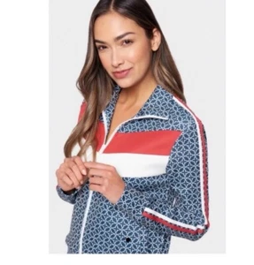 Pam & Gela Batik Geo Trainingsjacke. Neu mit Etikett. Größe S. Einzelhandel - 225 $ - Bild 1 von 5