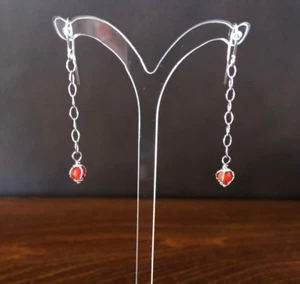 Orecchini pendenti in argento 925 e pallini di vero corallo rosso mediterraneo - Foto 1 di 1