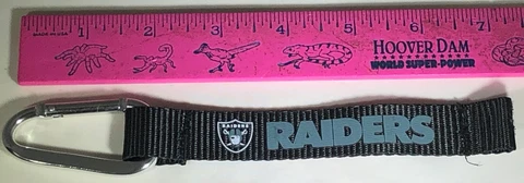OAKLAND RAIDERS CARABINER BELT CLIP KEYRING KEYCHAIN BACKPACK CLIP NEW & UNUSED Cover
