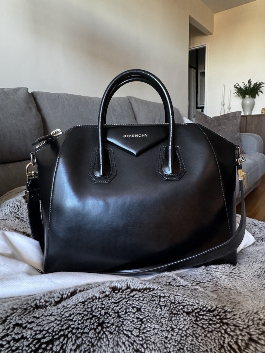 【GIVENCHY】Antigona ミディアム レザー トートバッグ ブラック Antigona Small leather tote bag in black - Givenchy | Mytheresa