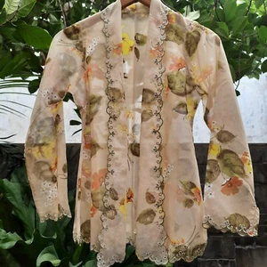 Kebaya Peranakan Nyonya Encim Blossom - Picture 1 of 3