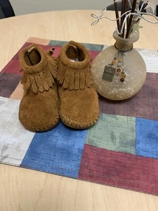 Infant Toddler Size 2 Minnetonka Moccasins Shoes Brown With Fringe - Picture 1 of 9