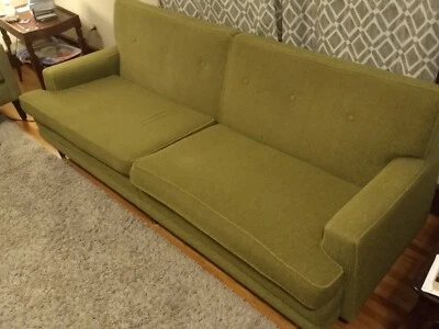 Sofá moderno vintage de mediados de siglo - verde.  Buen estado.  Espalda acolchada. Foto 1 de 4