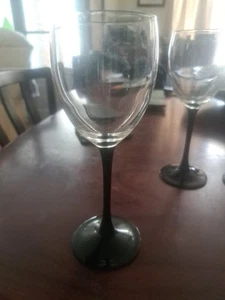 Set of 4 Domino Luminarc France Black Stemmed Wine Glasses - Picture 1 of 4