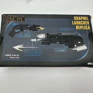 Figura de acción coleccionable réplica Lanzador Grapnel Serie 1989 NECA Batman - Imagen 1 de 5