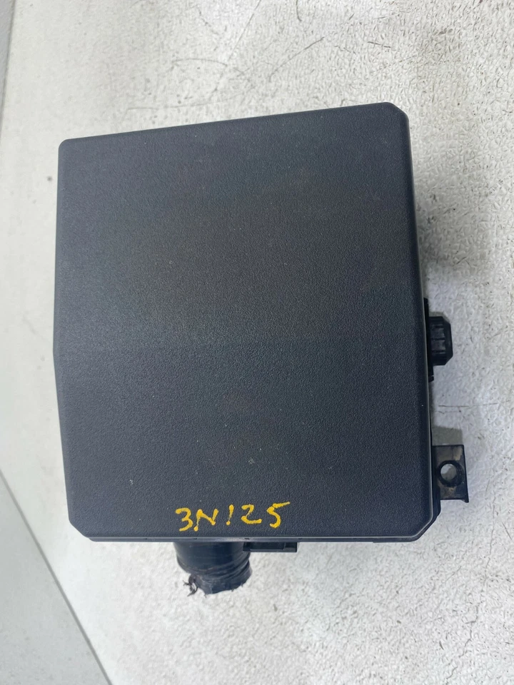 2011 MITSUBISHI LANCER ENGINE FUSE BOX UNDER HOOD OEM PRO61-02000 - Image 1 of 4