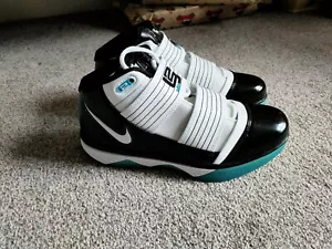 LEBRON JAMES Nike Zoom Soldier 3 TAGLIA 7 UK RARO regalo indesiderato nuovo - Foto 1 di 7