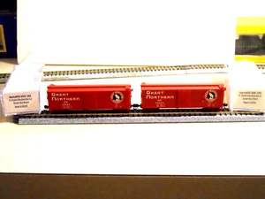 N Scale Atlas pr of GREAT NORTHERN Dlb Sheathed 40' Wood Box Cars, Diff #s, New - Picture 1 of 6
