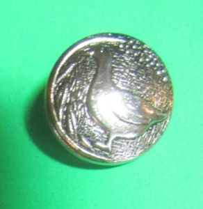 (1) VINTAGE La MODE 3/4" BOTANICAL BORDER DUCK BIRD SILVER METAL SHANK BUTTON-S9 - Picture 1 of 2