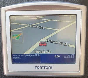 TomTom One Navi inkl. Zubehörpaket TMC u Autoladekabel Nr. 4N01.002 - N14644 - Bild 1 von 6