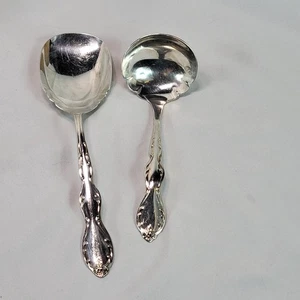 1847 Rogers Bros Erinnerung Silberplatte Servierlöffel & Saucenkelle Set - Bild 1 von 7