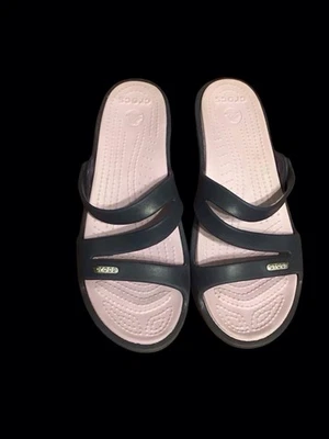 Sandalia Crocs Patricia azul marino con tiras deslizables chanclas tacón de cuña para mujer 9W Foto 1 de 4