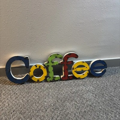 Placa de café de metal multicolorida decoração de café loja frente decoração para casa 28,5” x 7,5” - Imagem 1 de 4