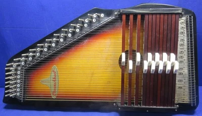 Sekova Chromaharp , Japanese-made import: 12-Key, 36 String Autoharp - Image 1 of 4