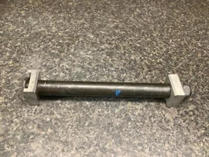 04 Yamaha YZF R6 Rear Axle Bolt 20E - Foto 1 di 3