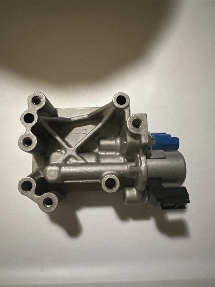 Engine Variable Valve Timing (VVT) Solenoid VVT239 fits 2010 Honda CR-V 2.4L-L4 - Image 1 of 4
