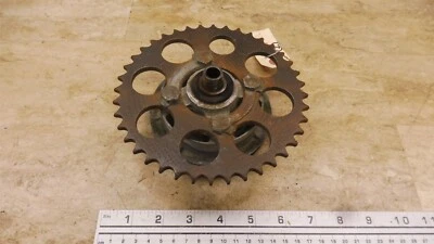 1960-62 Honda C110 Super Sports Cub H908-1a> roda dentada traseira e suporte #2 - Imagem 1 de 4