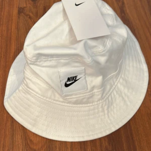 NEW Nike bucket hat youth small white - Picture 1 of 4
