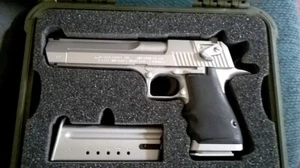 Precut Desert Eagle .50AE .44 Magnum .429DE Pistol foam fits Pelican 1400 case - Picture 1 of 4