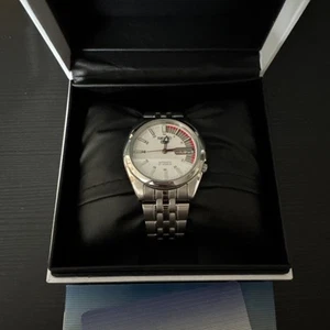 Seiko 5 SNK369K1 White Red Racer Automatic Day Date Watch - Picture 1 of 8
