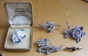 5 ANTIQUE & VINTAGE CLEAR PASTE, MARCASITE & CERAMIC BROOCHES - Picture 1 of 6