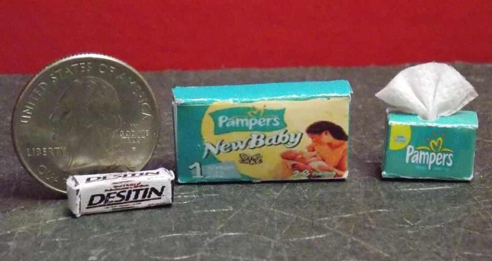 Caja y toallitas para bebé miniatura para casa de muñecas escala 1:12 pnb B90 Dollys Gallery Foto 1 de 1