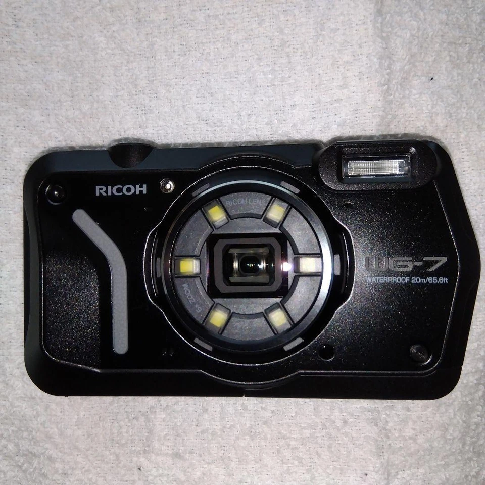 RICOH WG-7 Schwarz Digitalkamera Outdoor Wasserdicht Staubdicht 4K Video WEB Cam - Bild 1 von 1