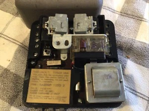 Honeywell RA890F 1353 Programmatore di sicurezza 2 fiamme USATO da ricondizionare - Foto 1 di 2