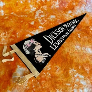 Pennant in feltro vintage Dickson Mounds Lewistown, Illinois donna nativa 7x18" - Foto 1 di 6
