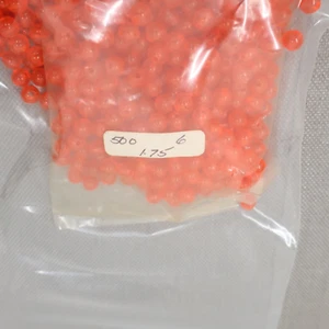Cuentas de vidrio artesanal aparejos de pesca fluorescentes rojos vintage NOS 500 quilates - Imagen 1 de 5