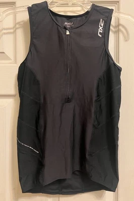 Camiseta deportiva de compresión de triatlón para hombre 2XU negra talla pequeña  Foto 1 de 4
