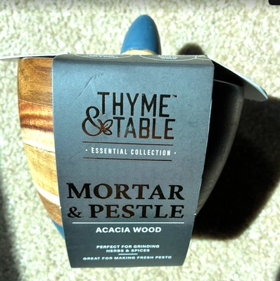 Juego de mortero y mortero de madera de acacia de tomillo y mesa Foto 1 de 4