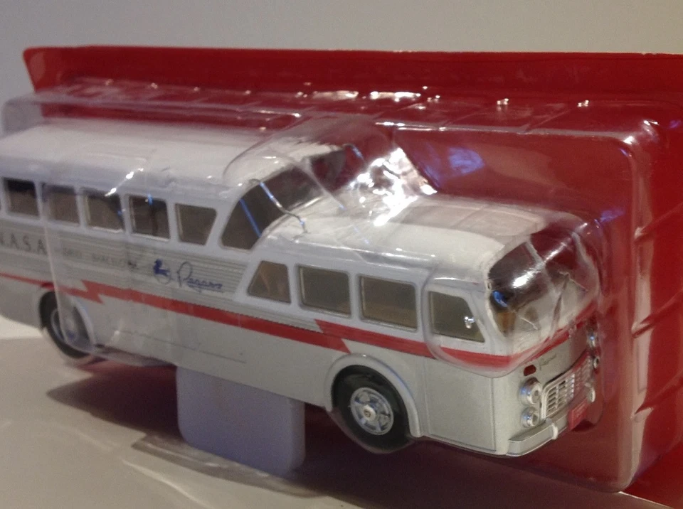 AUTOBUS 7-403 MONOSCOCCA  del 1951 scala 1:43 IXO - Immagine 1 di 1