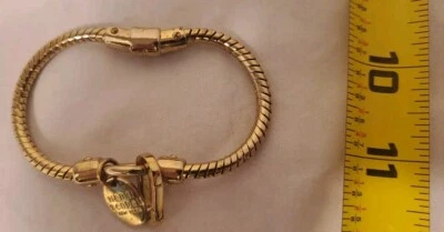 "Pulsera Hendri Bendel para mujer tono dorado colgante magnético 7"" de longitud" Foto 1 de 4