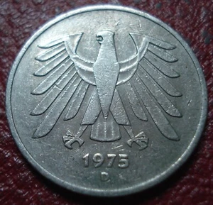 1975-D GERMANY 5 MARK IN VF CONDITION - Picture 1 of 2