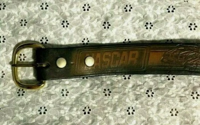 винтажный NASCAR «WINSTON CUP SERIES» 100% НАТУРАЛЬНЫЙ КОЖАНЫЙ РЕМЕНЬ (ДО 22» ТАЛИИ) - Изображение 1 из 4