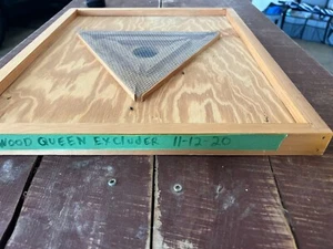 NOS Brushy Mountain Triangle Bee Escape Board Hive Evacuation 16-1/4 x 19-3/4 - Picture 1 of 4
