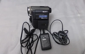 SONY DCR-PC350E PAL Digital Handycam mit Tasche, Kassette, Memory Stick, Ladegerät - Bild 1 von 15