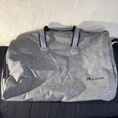 Bolso de Ropa Convertible Modoker 2 en 1 con Correa para el Hombro - Negro/Gris Usado en Excelente Condición Foto 1 de 4