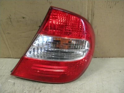 Toyota Camry 2004 montaje de luz trasera de fábrica luz de freno del lado derecho del pasajero Foto 1 de 4