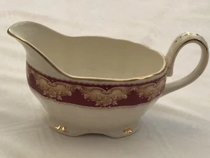 VINTAGE MARLBOROUGH GRINLEY OAKLAND MAROON GRAVY BOAT WITH GOLD GLIDING TRIM. - Picture 1 of 6