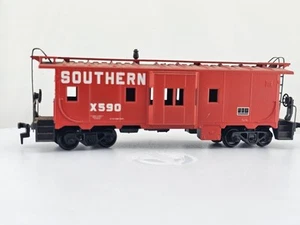 *READ* Athearn HO Scale 1179 Bay Window Caboose Southern X590 Train Car - Picture 1 of 15