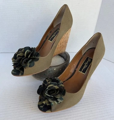BEVERLY FELDMAN Shoes Poetic Canvas Wedge Heels MILITARY GREEN  Open-Toe sz.8.5M - Image 1 of 4