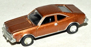HO=1/87 diecast vehicle Motor Max 1984 Ford Tempo RTR MET. COPPER CAR-LAYOUT - Picture 1 of 5