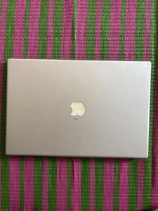 Apple MacBook Pro A1226 15.4" Laptop - MA895LL/A (June, 2007) Parts Only - Afbeelding 1 van 13