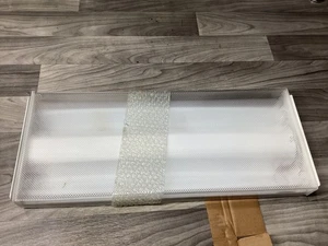 Underwriters Laboratories FLUORESCENT FIXTURE  Ceiling #104D122PR5*SI - Picture 1 of 6