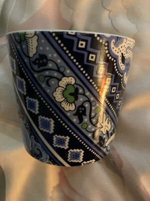 Tarro de porcelana pintado a mano japonés Royal Ames. Hermosos diseños florales azules Foto 1 de 4