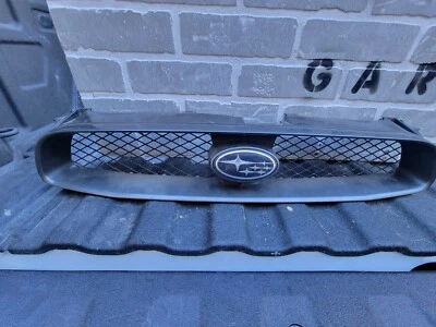 Решетка радиатора для Subaru Impreza 2004-2005 годов выпуска с эмблемой значок передний бампер подлинная - Изображение 1 из 2